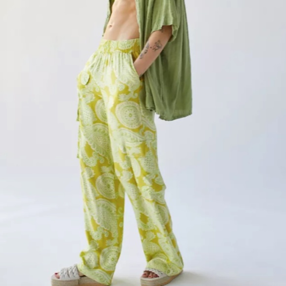 Urban Outfitters Pants - Urban Outfitter Sophie Printed Paisley Yellow Pull On Cargo Pants Size L